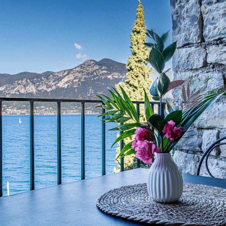 Exclusive Lake Garda Apartments with Pool and view - Appartement Deluxe - 28