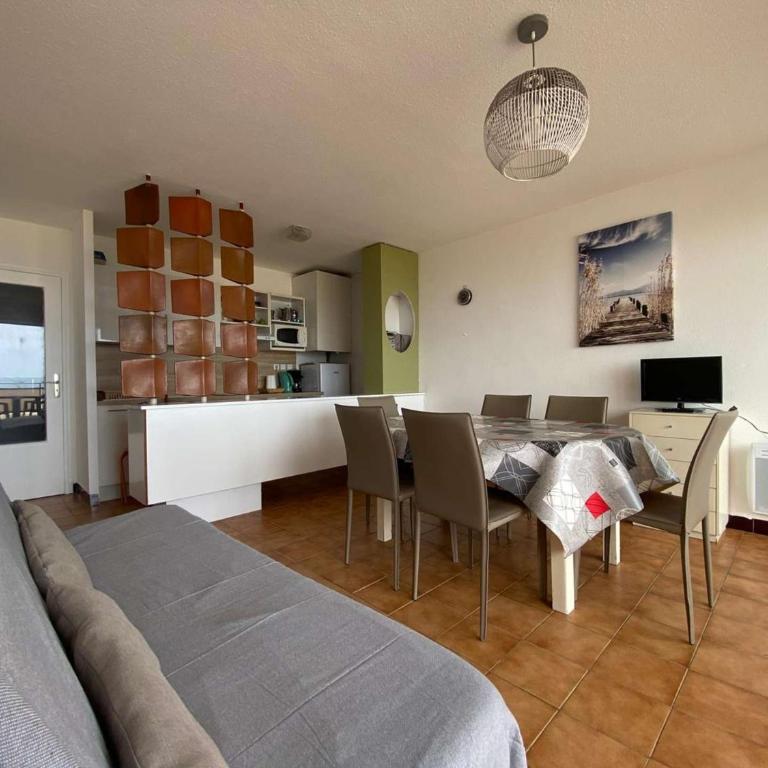 Appartement 3 pièces PORT LA NOUVELLE PN210-064 - Appartement 2 Chambres - 3