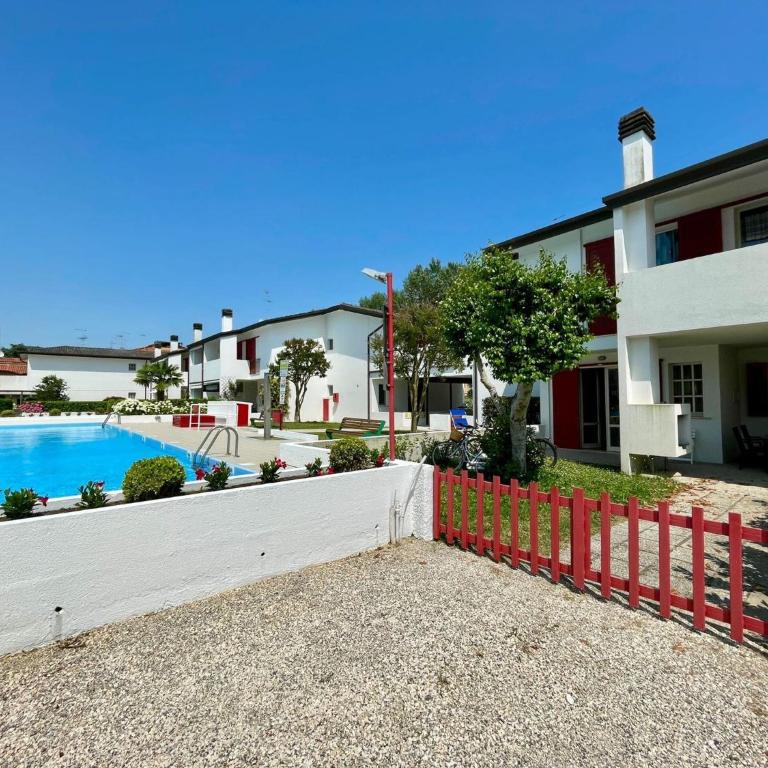 Terraced house with garden and pool - Villa - 2