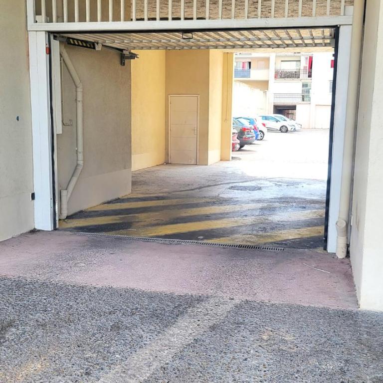 Grand studio avec ascenseur, parking et terrasse - Estudio con sofá cama - 14