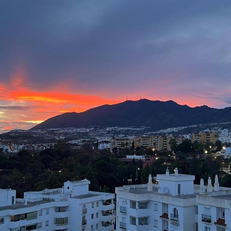 Skyline Studio Benalmádena stunning views Walking distance to the beach and seasonal pool - Apartamento Estudio - 1