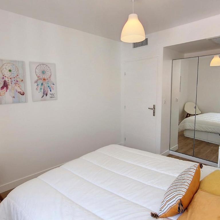 HENRI CAMILLE REAL ESTATE - Bambou- One bedroom apt downtown - Apartamento - 6