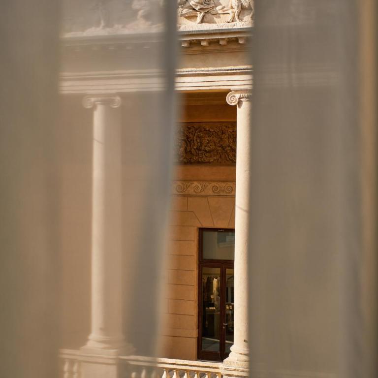 Homy Livia Verona - Grand Two-Bedroom Apartment - 10