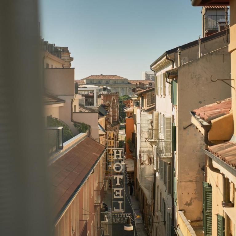 Homy Livia Verona - Grand Two-Bedroom Apartment - 21