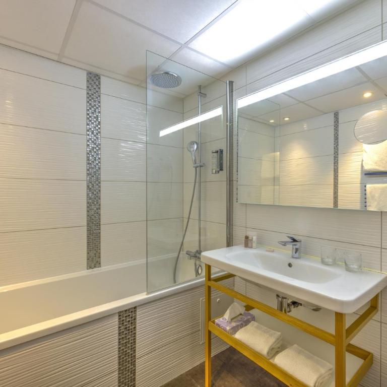 Hôtel Point France - Chambre Familiale avec Balcon - 3