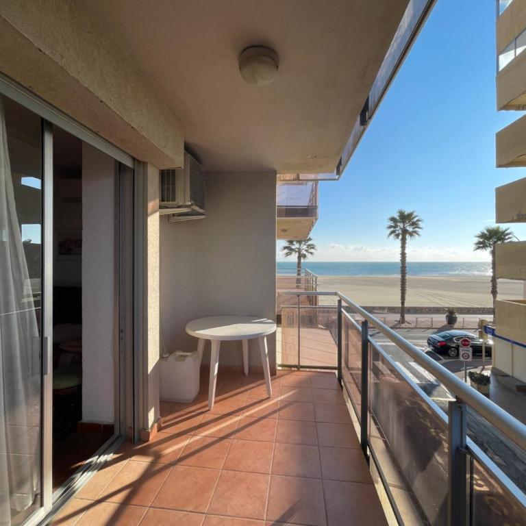Magnifique appartement vue mer avec terrasse Canet Plage - One-Bedroom Apartment - 2