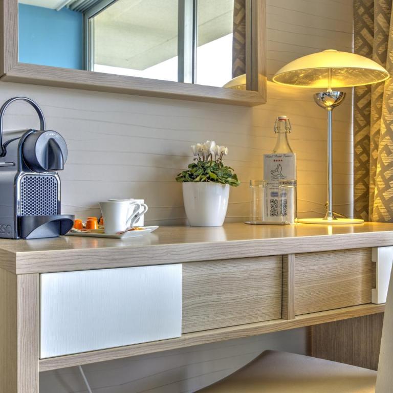 Hôtel Point France - Chambre Double Supérieure avec Balcon - Vue sur Mer - 7