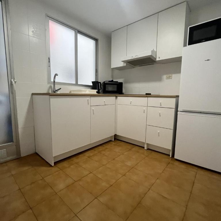Hostal Blayet - Hostal Automatizado - Family Studio - 11