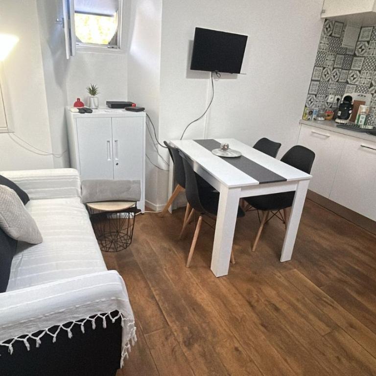 Appartement T2 coconing, WIFI, INTERNET, CLIM, 300m plage - Appartement 2 Chambres - 1