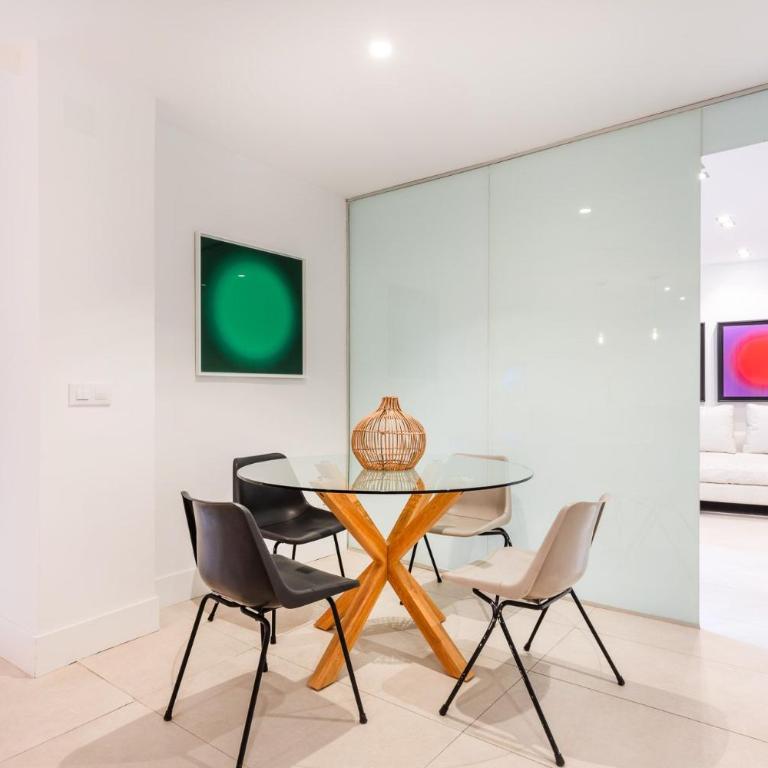 Estilo y Confort en el Corazón de Salamanca - Three-Bedroom Deluxe Apartment - 2