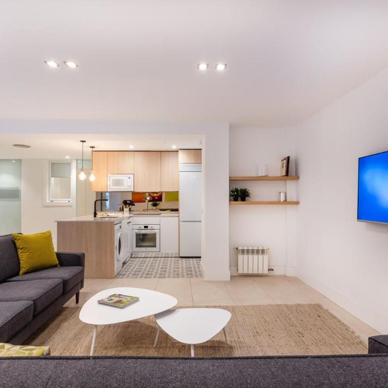 Estilo y Confort en el Corazón de Salamanca - Three-Bedroom Deluxe Apartment - 7