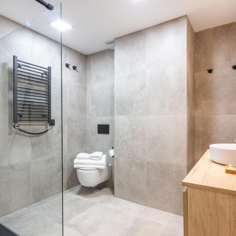 Estilo y Confort en el Corazón de Salamanca - Three-Bedroom Deluxe Apartment - 14