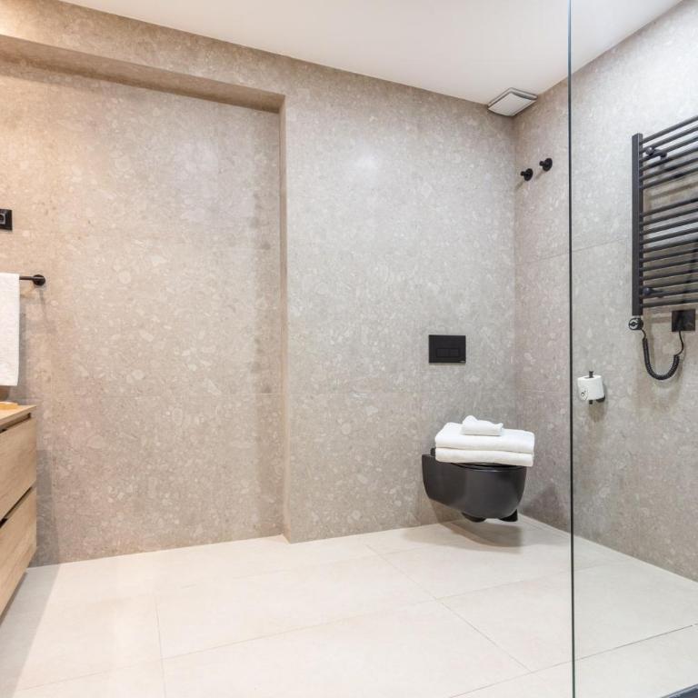 Estilo y Confort en el Corazón de Salamanca - Three-Bedroom Deluxe Apartment - 15