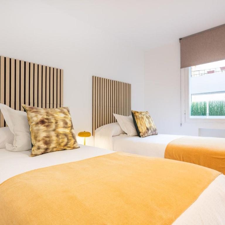 Estilo y Confort en el Corazón de Salamanca - Three-Bedroom Deluxe Apartment - 4