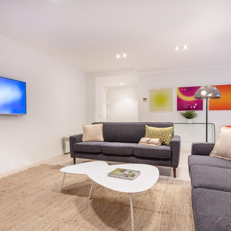 Estilo y Confort en el Corazón de Salamanca - Three-Bedroom Deluxe Apartment - 8