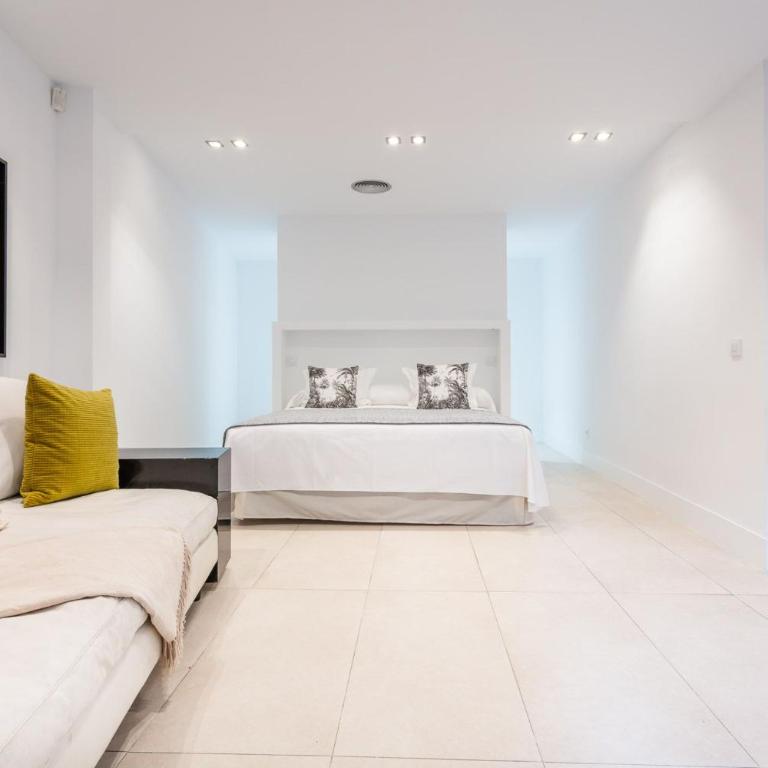Estilo y Confort en el Corazón de Salamanca - Three-Bedroom Deluxe Apartment - 12