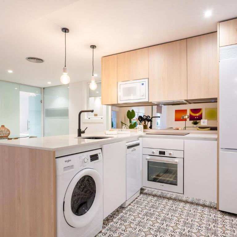 Estilo y Confort en el Corazón de Salamanca - Three-Bedroom Deluxe Apartment - 3