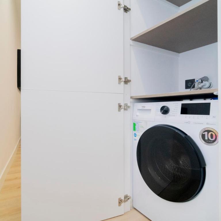 Elegancia junto al arte en Madrid - Two-Bedroom Apartment with Balcony - 39
