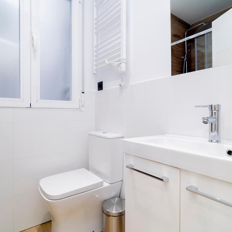 Elegancia junto al arte en Madrid - Two-Bedroom Apartment with Balcony - 28