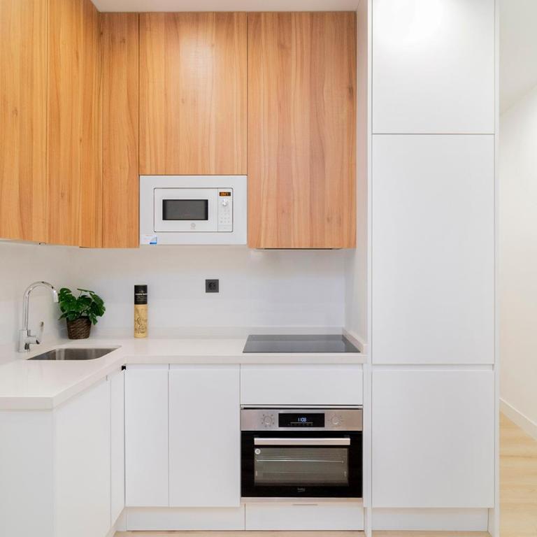 Elegancia junto al arte en Madrid - Two-Bedroom Apartment with Balcony - 14