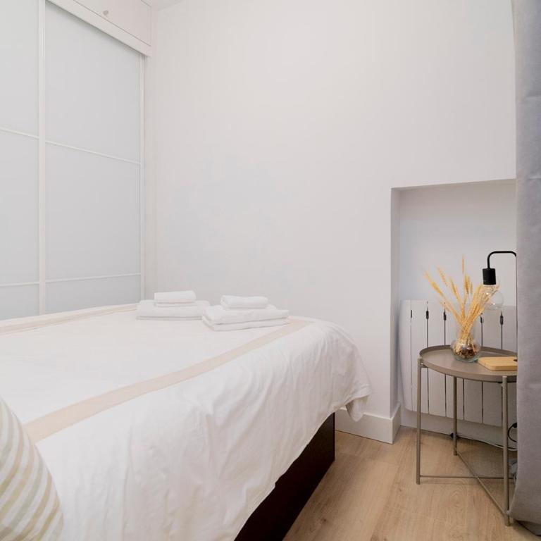 Elegancia junto al arte en Madrid - Two-Bedroom Apartment with Balcony - 19