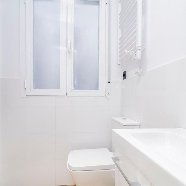 Elegancia junto al arte en Madrid - Two-Bedroom Apartment with Balcony - 31