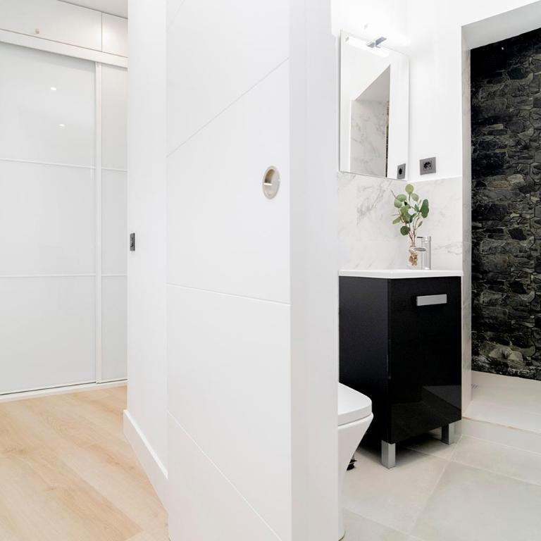 Elegancia junto al arte en Madrid - Two-Bedroom Apartment with Balcony - 32