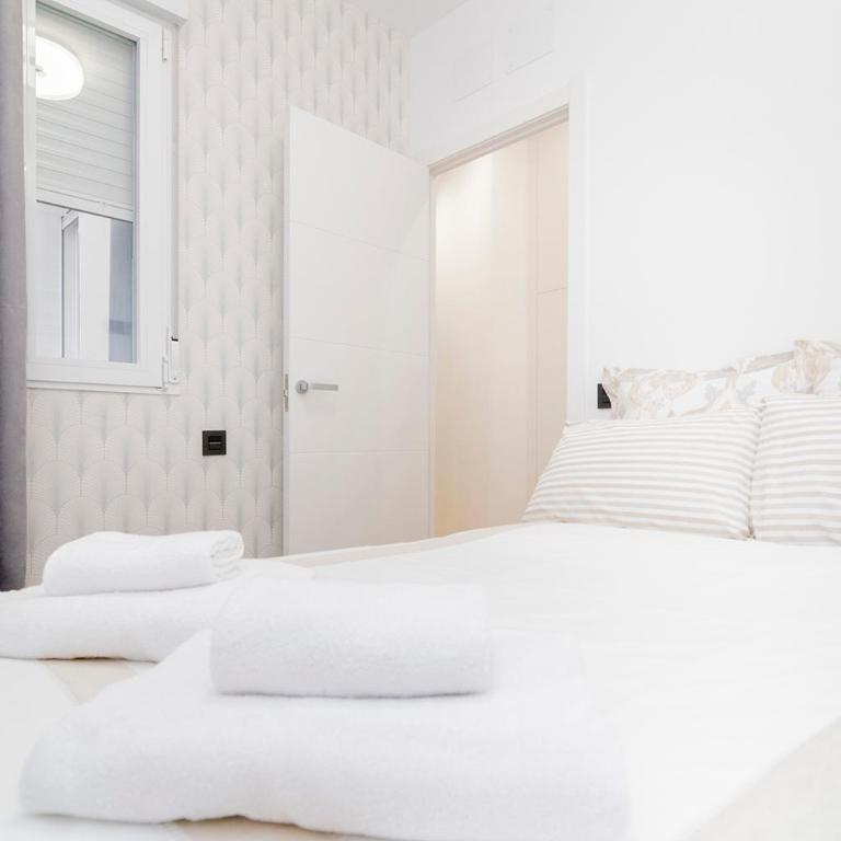 Elegancia junto al arte en Madrid - Two-Bedroom Apartment with Balcony - 21