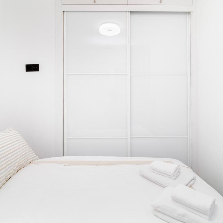 Elegancia junto al arte en Madrid - Two-Bedroom Apartment with Balcony - 22