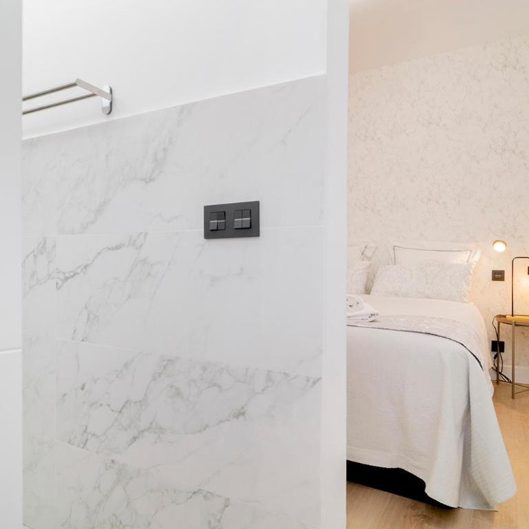 Elegancia junto al arte en Madrid - Two-Bedroom Apartment with Balcony - 36