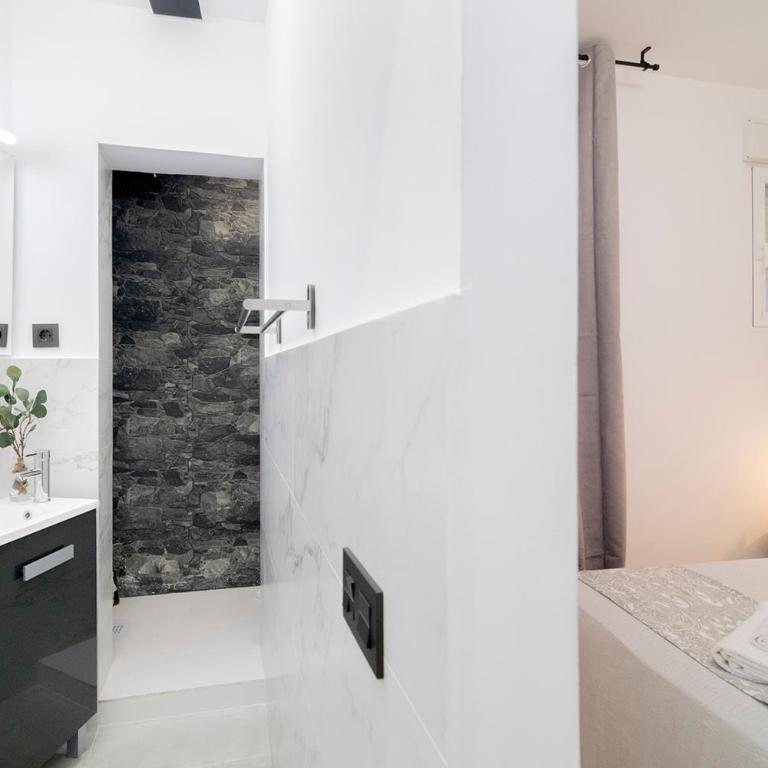 Elegancia junto al arte en Madrid - Two-Bedroom Apartment with Balcony - 38