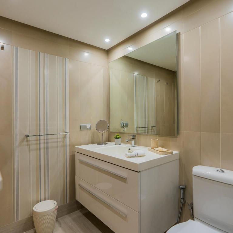 3 BR Los Arqueros beach Marbella - Three-Bedroom Apartment - 16