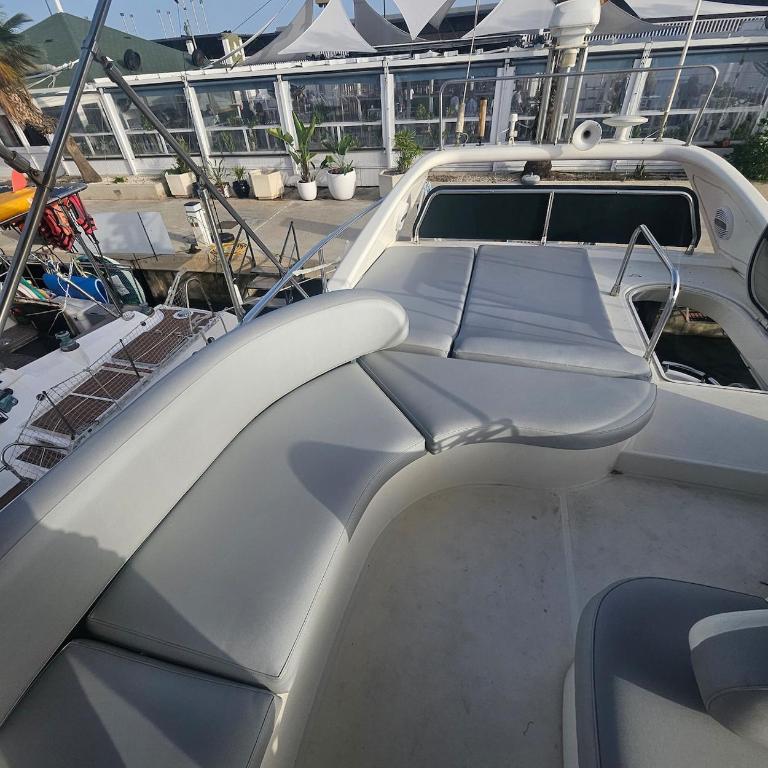 Luxury experience on a 16-meter Azimut yacht - Mobile Home - 3