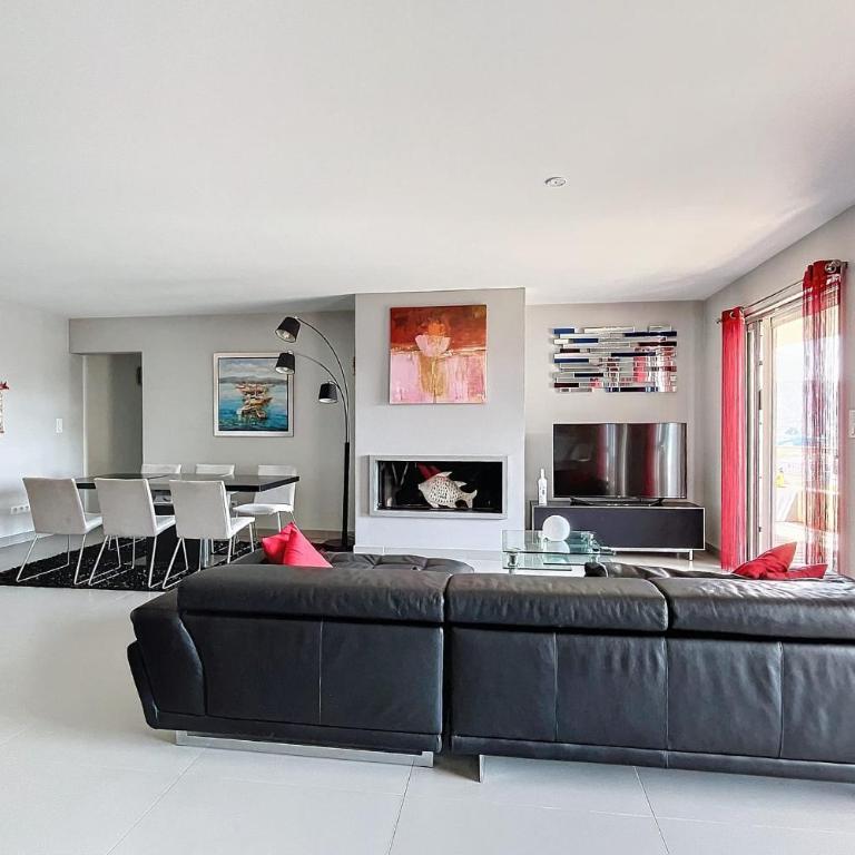 Elegant Design Apt With Balcony And Pool - Apartment - 7