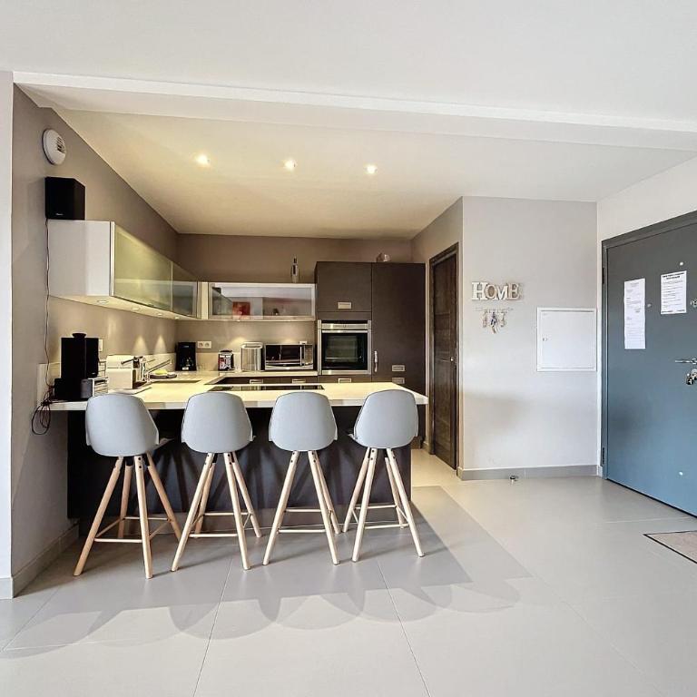 Elegant Design Apt With Balcony And Pool - Apartment - 8