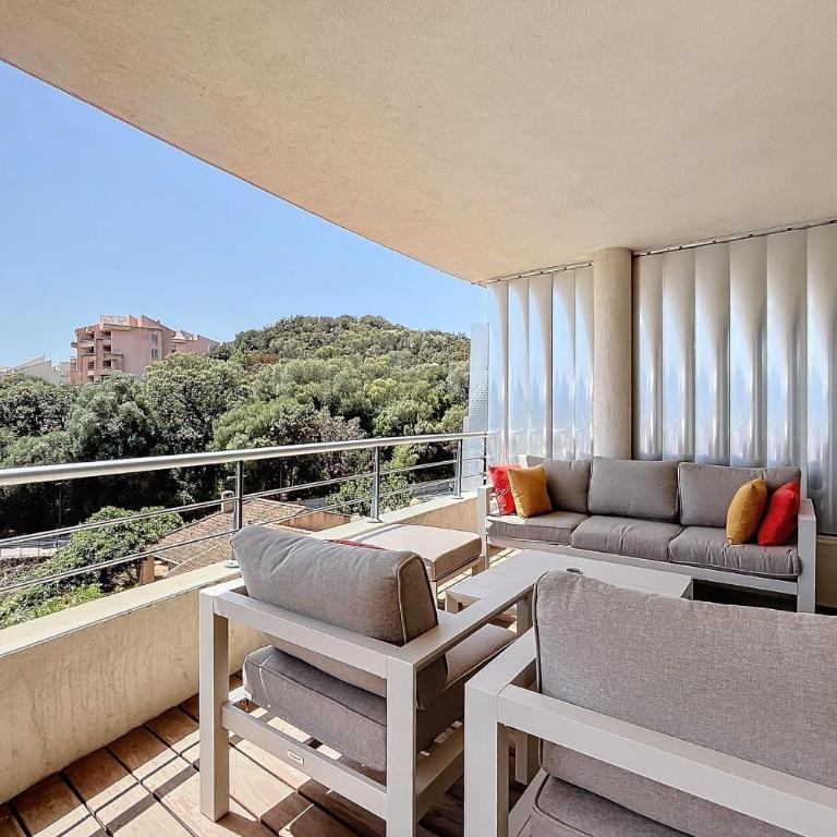 Elegant Design Apt With Balcony And Pool - Apartment - 13