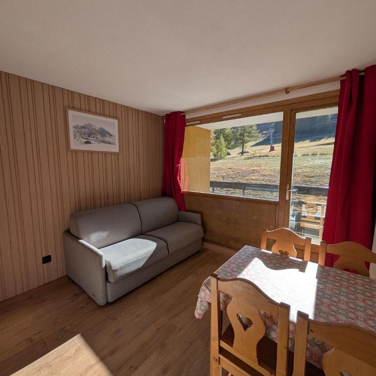 Studio cosy rénové plein sud avec vue sur pistes et parking à Montgenèvre - FR-1-445-74 - Studio - 1