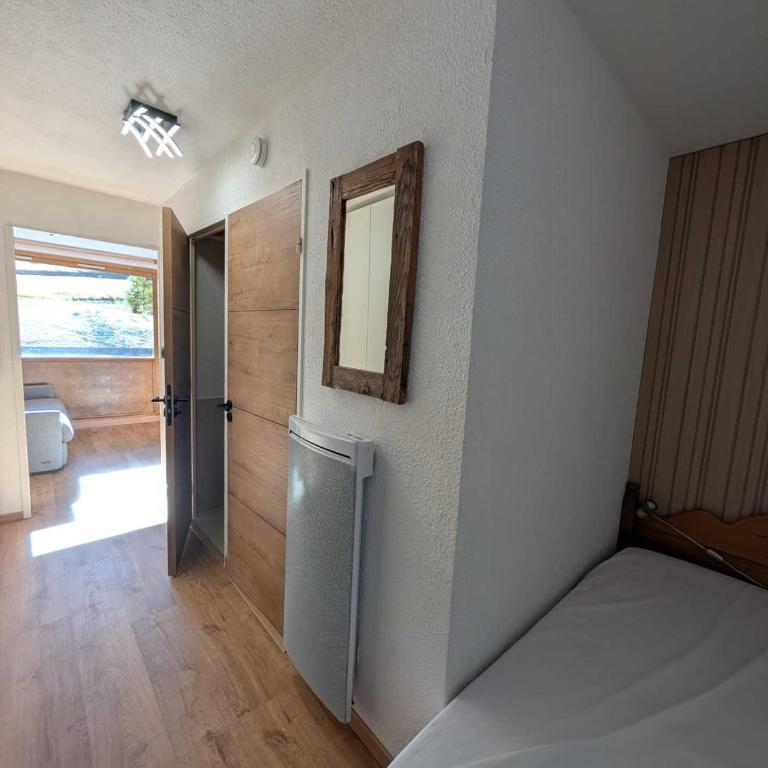 Studio cosy rénové plein sud avec vue sur pistes et parking à Montgenèvre - FR-1-445-74 - Studio - 11