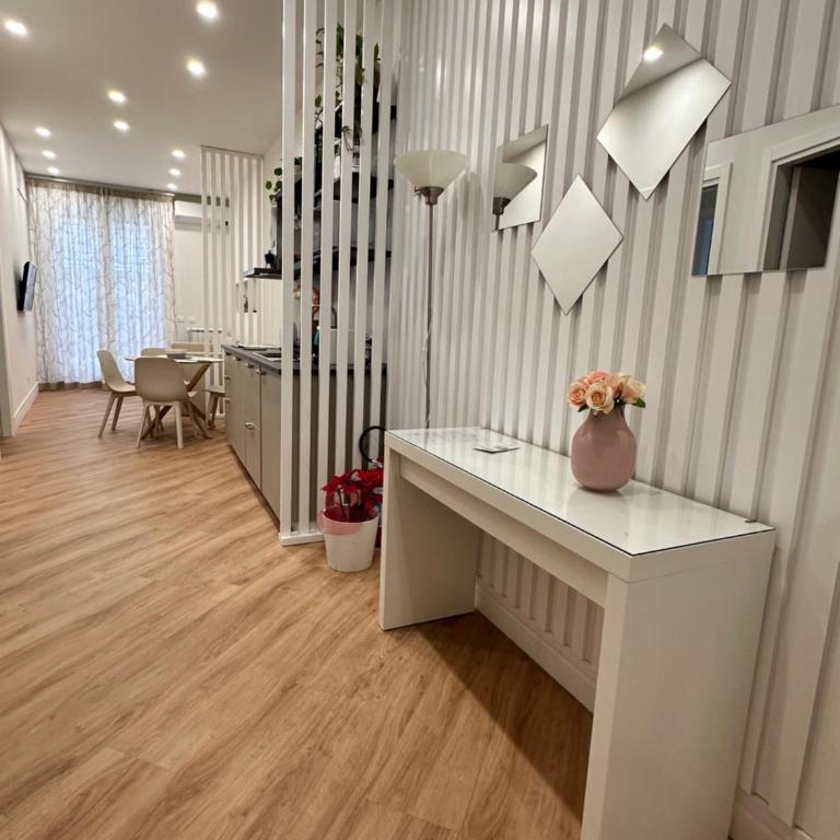 Peaceful 2 Bedrooms with patio, near Metro A - Two-Bedroom Apartment - 5