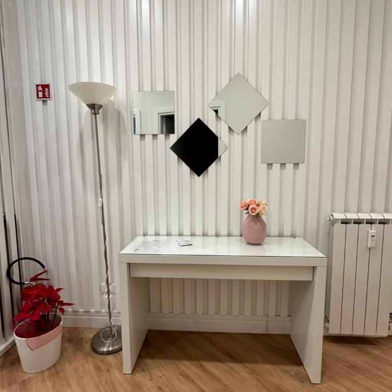 Peaceful 2 Bedrooms with patio, near Metro A - Two-Bedroom Apartment - 4