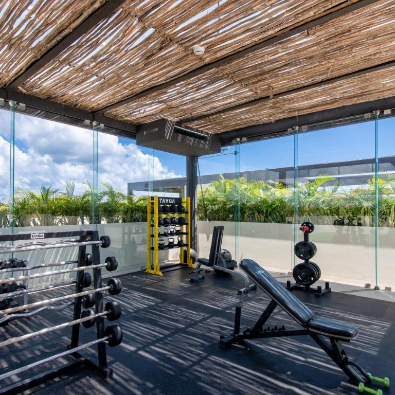 Modern Retreat with Private Garden and Jacuzzi - Two-Bedroom Apartment - 8