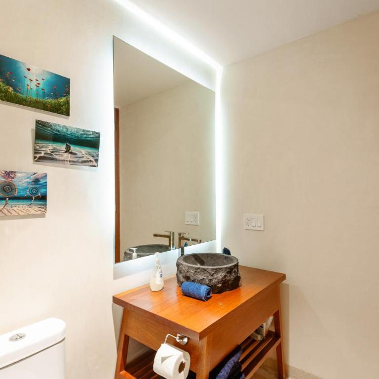 Modern Retreat with Private Garden and Jacuzzi - Two-Bedroom Apartment - 23