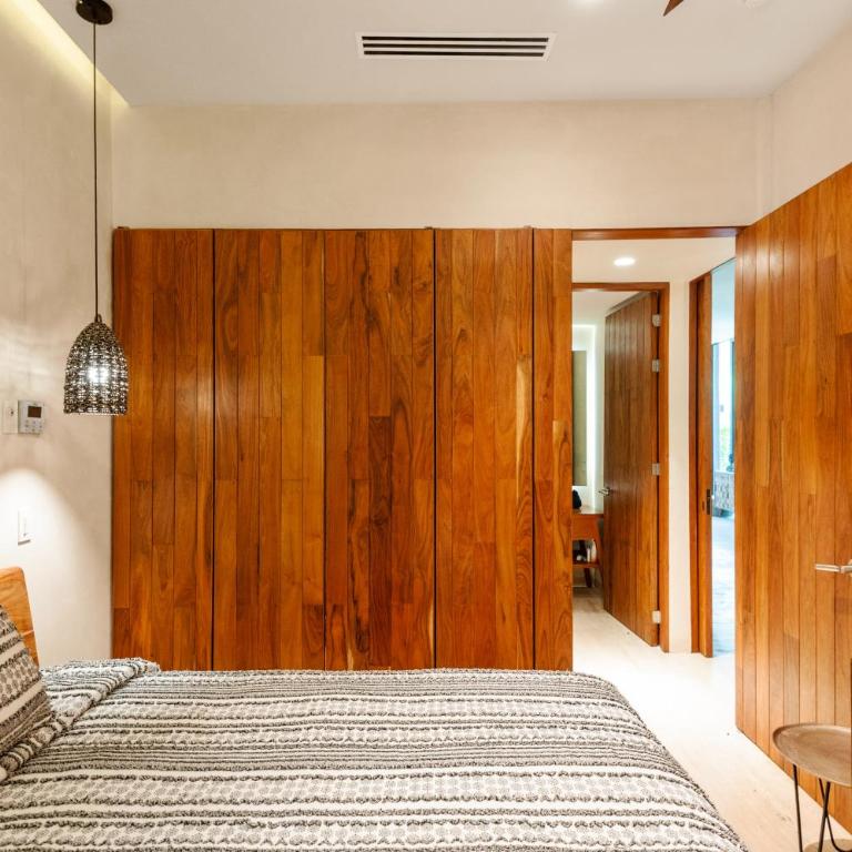 Modern Retreat with Private Garden and Jacuzzi - Two-Bedroom Apartment - 21