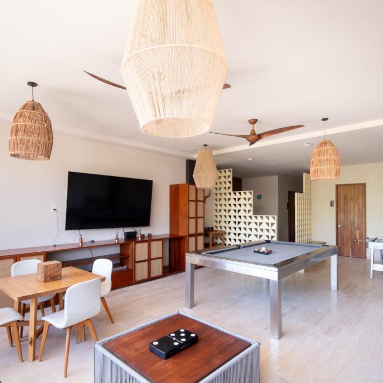 Modern Retreat with Private Garden and Jacuzzi - Two-Bedroom Apartment - 18