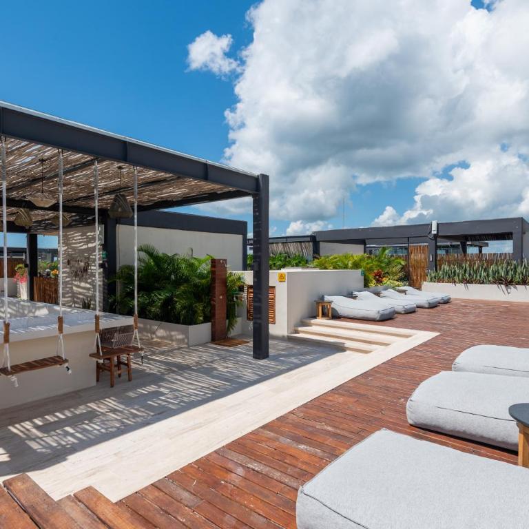 Modern Retreat with Private Garden and Jacuzzi - Two-Bedroom Apartment - 29