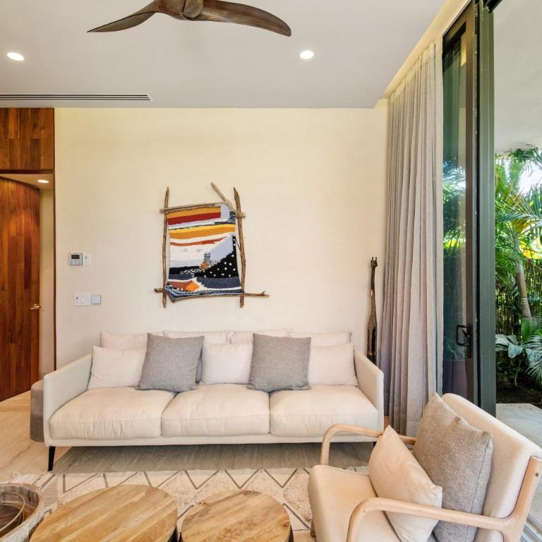 Modern Retreat with Private Garden and Jacuzzi - Two-Bedroom Apartment - 3
