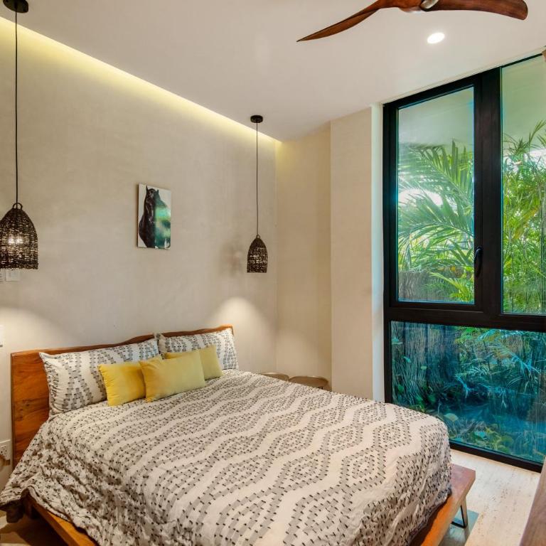 Modern Retreat with Private Garden and Jacuzzi - Two-Bedroom Apartment - 5