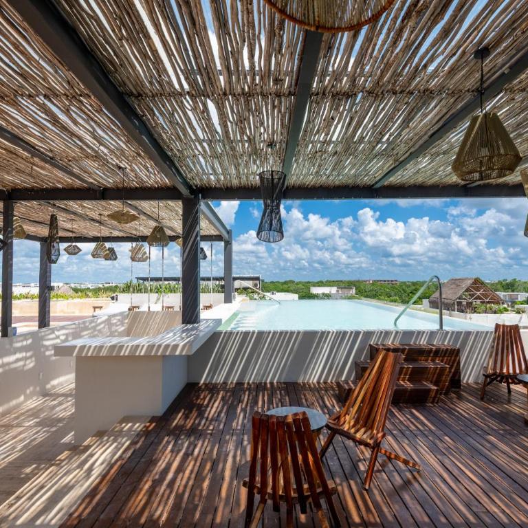 Modern Retreat with Private Garden and Jacuzzi - Two-Bedroom Apartment - 30