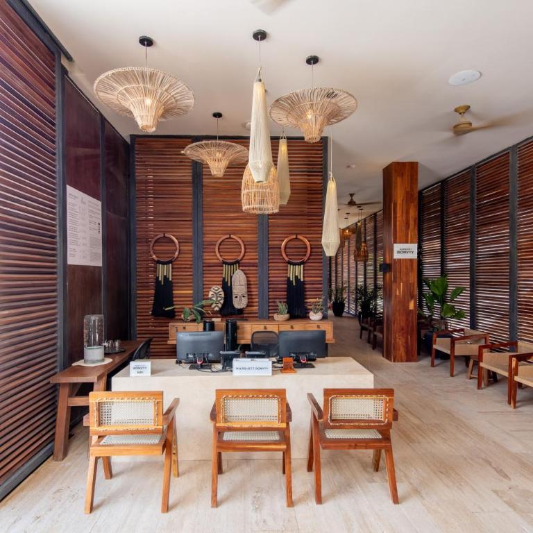 Modern Retreat with Private Garden and Jacuzzi - Two-Bedroom Apartment - 10