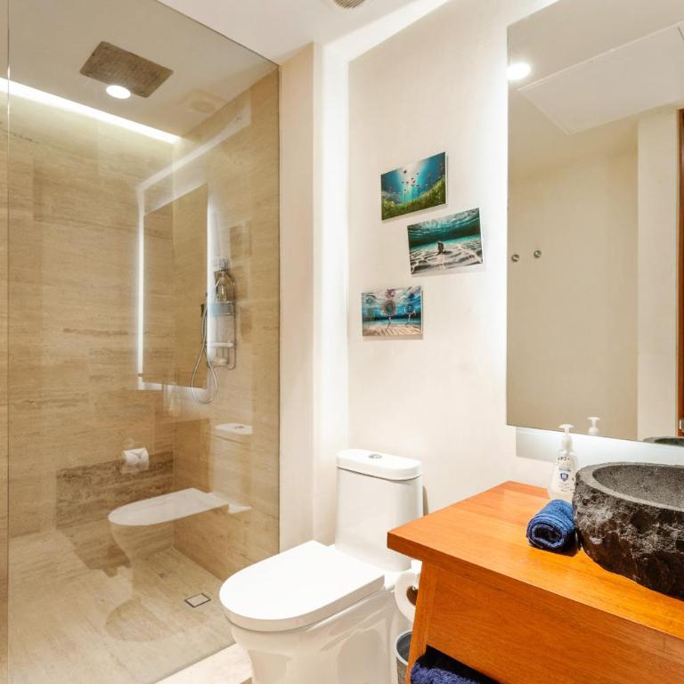 Modern Retreat with Private Garden and Jacuzzi - Two-Bedroom Apartment - 22